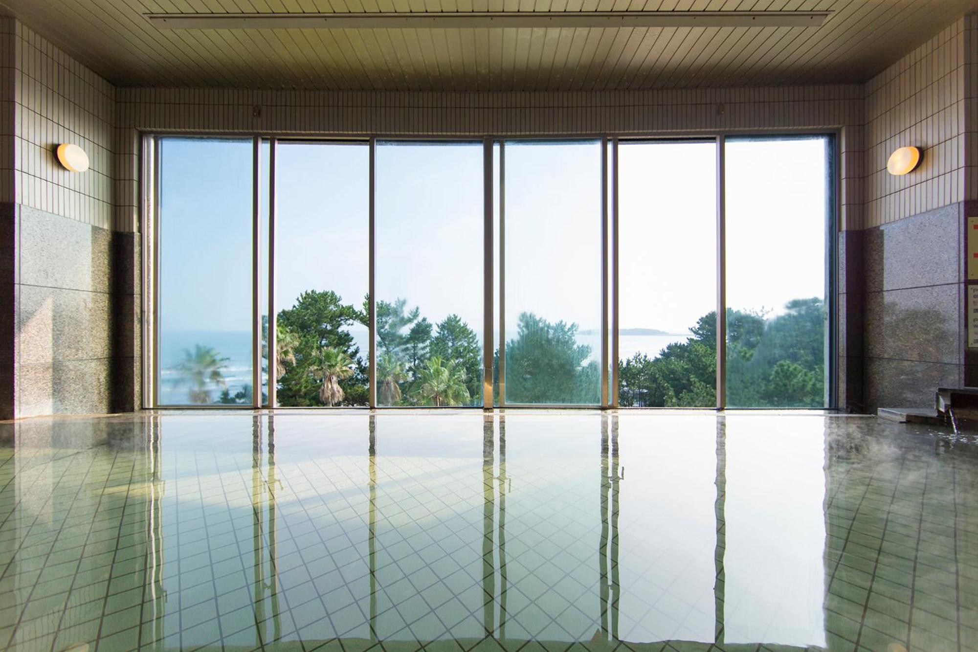 Ana Holiday Inn Resort Miyazaki By Ihg Exterior photo